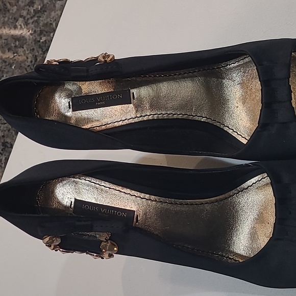 LOUIS VUITTON SATIN HEELS - Picture 17 of 17